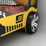 Pat in forma de Masina Tractor Bob The Builder cu lama pentru copii cu biblioteca si roti 3D - Premium High Gloss Quality Pat in forma de Masina Tractor Bob The Builder cu lama pentru copii cu biblioteca si roti 3D - Premium High Gloss Quality